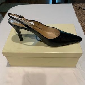 Like new St. John “Sloane” pumps